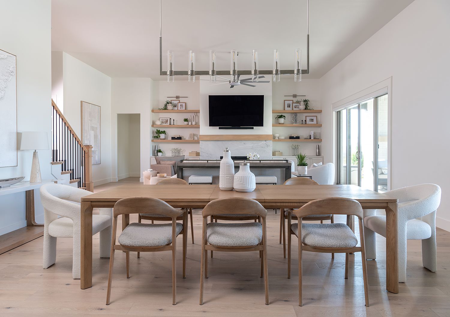 Organic shades and beachy tints appear visually calming and peaceful. 